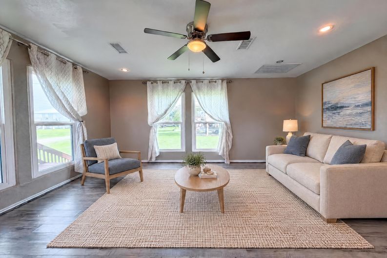 Photo 8 of 19 of 552 Marshall Johnson Ave S, Port Lavaca, TX