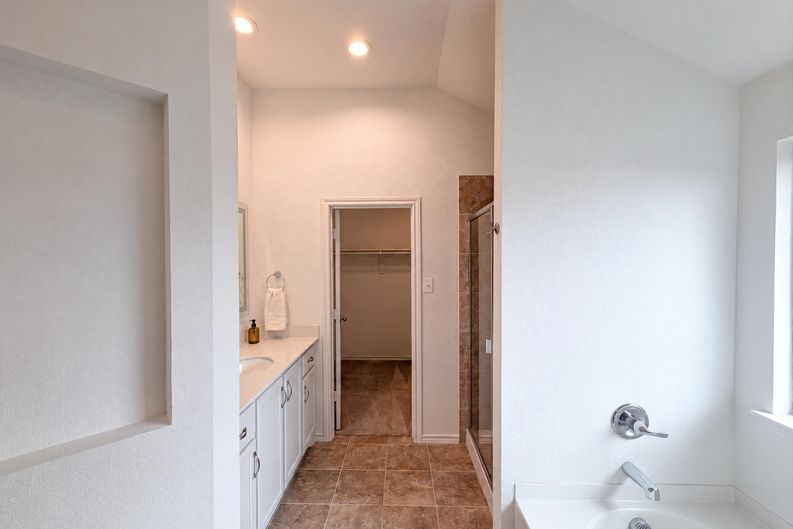 Photo 15 of 19 of 1631 Glade Meadows Dr, Joshua, TX