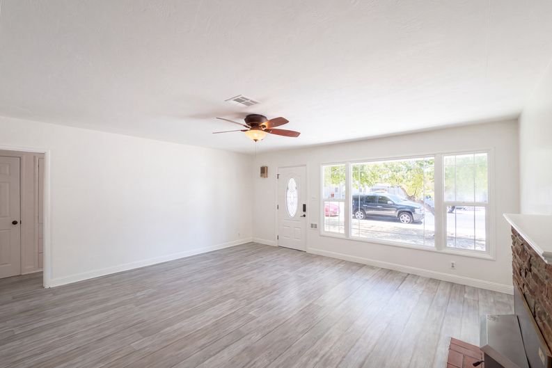 Photo 6 of 41 of 719 N Crescent Ave, Lodi, CA