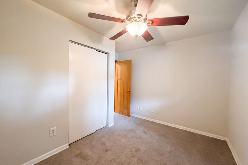 Photo 13 of 26 of 2221 Myrtle Ave, Columbus, OH