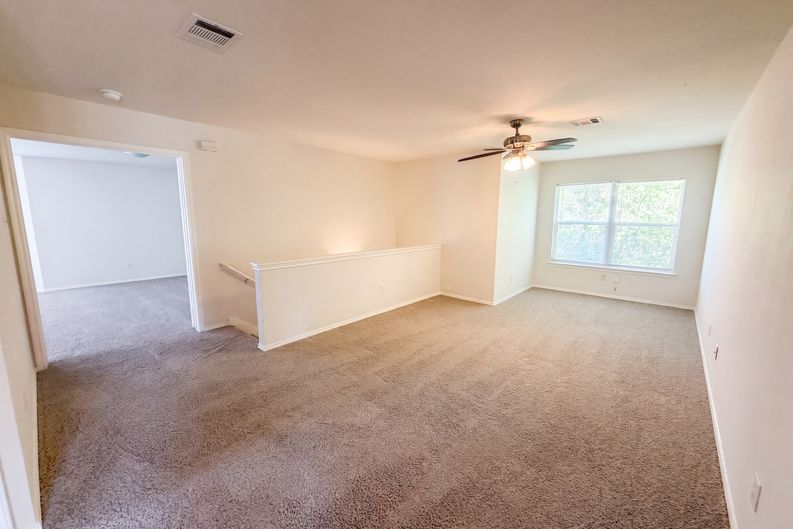 Photo 17 of 21 of 305 Edgewood Cv, Leander, TX