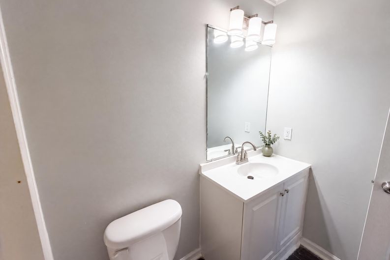 Photo 11 of 25 of 4614 Hickory Grove Rd, Mount Holly, NC