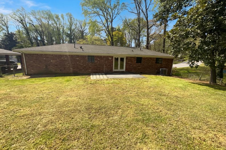 Photo 5 of 19 of 2855 Jerome Rd, Atlanta, GA