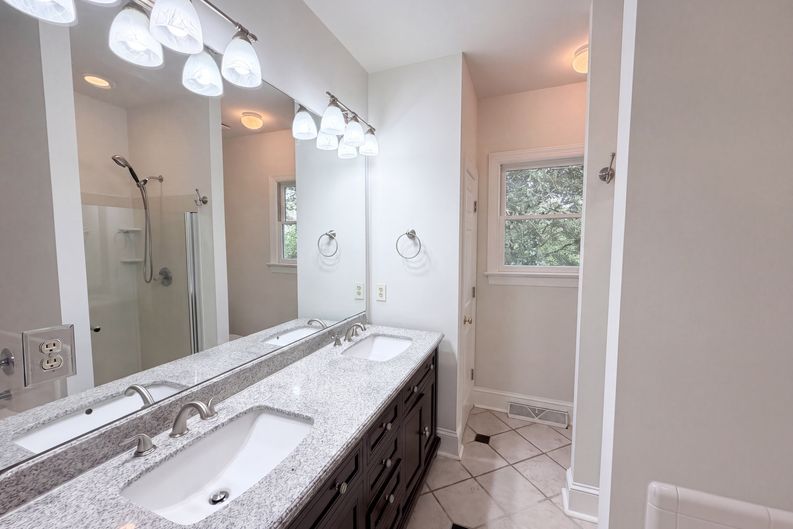Photo 15 of 21 of 7906 Elphin Ct, Charlotte, NC