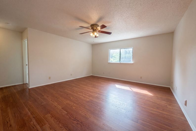 Photo 4 of 16 of 6800 Rebel Grove Dr, Converse, TX