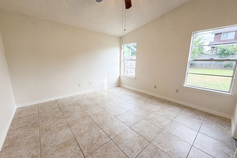 Photo 8 of 18 of 1301 Pitcairn Dr, Pflugerville, TX