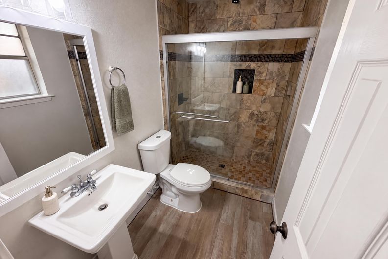 Photo 13 of 21 of 912 S 23rd St, Nederland, TX