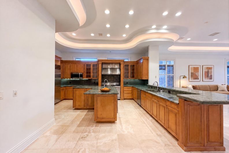 Photo 3 of 59 of 4407 W Dale Ave, Tampa, FL