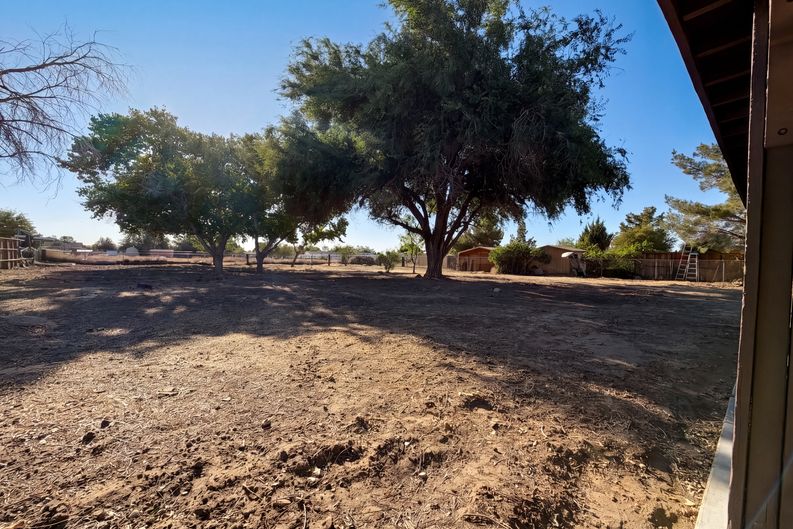 Photo 6 of 21 of 40733 176th St E, Lancaster, CA