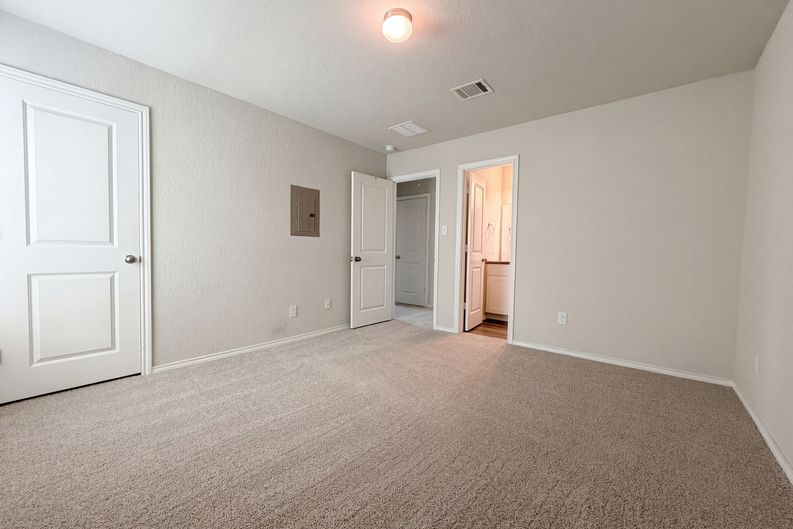 Photo 4 of 17 of 210 Expedition Way, San Antonio, TX
