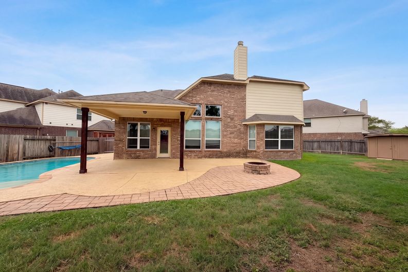 Photo 5 of 40 of 9003 Newcroft Ct, Tomball, TX