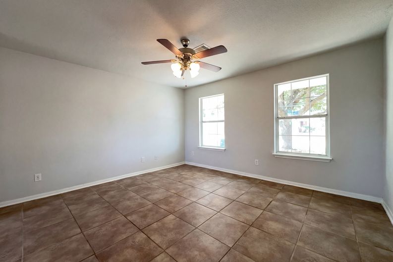 Photo 3 of 17 of 2310 Redfish Dr, Texas City, TX