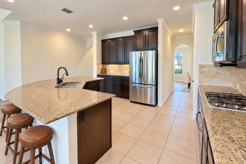 Photo 6 of 28 of 6715 Winding Valley Trl, Rowlett, TX