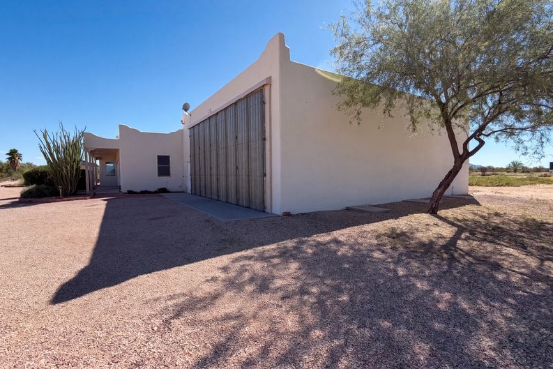 Photo 45 of 66 of 51340 W Iver Rd, Aguila, AZ