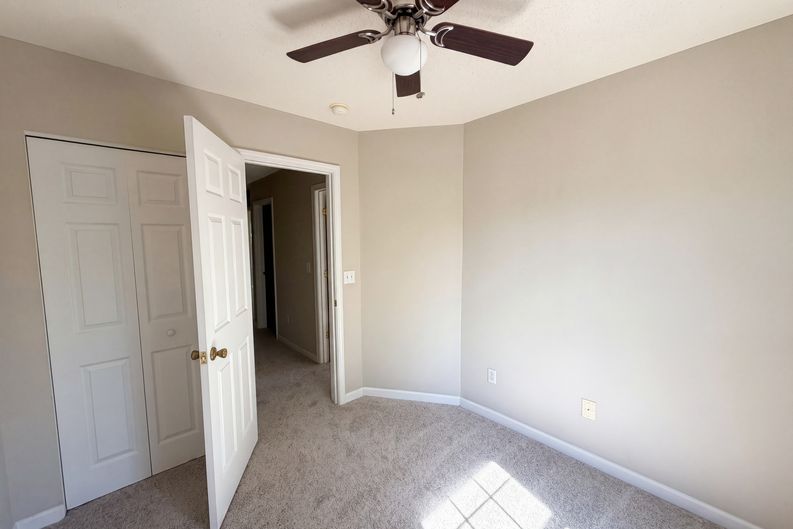 Photo 13 of 17 of 43 Edgebrook Cir, Durham, NC