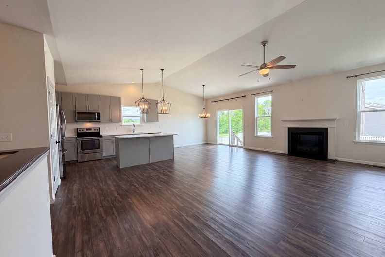 Photo 8 of 22 of 1034 Sweet River Dr, Saint Paul, MO