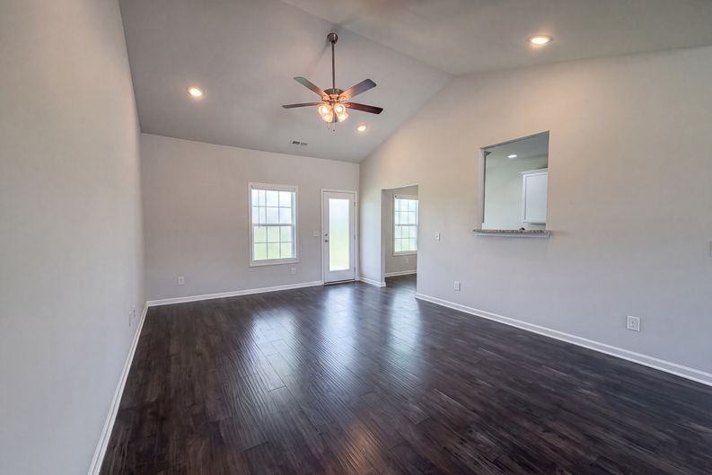 Photo 9 of 23 of 734 Mitscher Dr, Spring Hill, TN