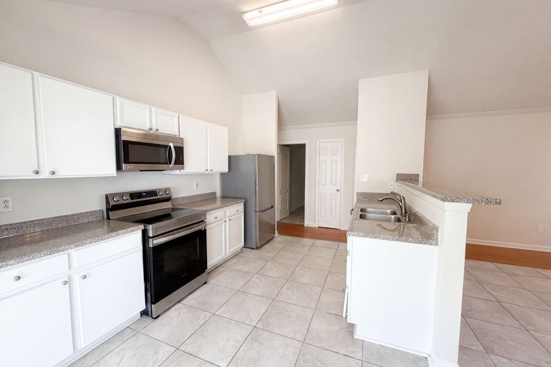 Photo 8 of 25 of 6774 Fairfax Ct, Lithonia, GA