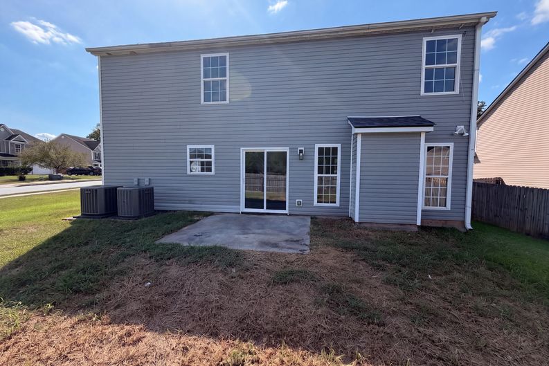 Photo 6 of 19 of 7402 Walton Hl, Fairburn, GA