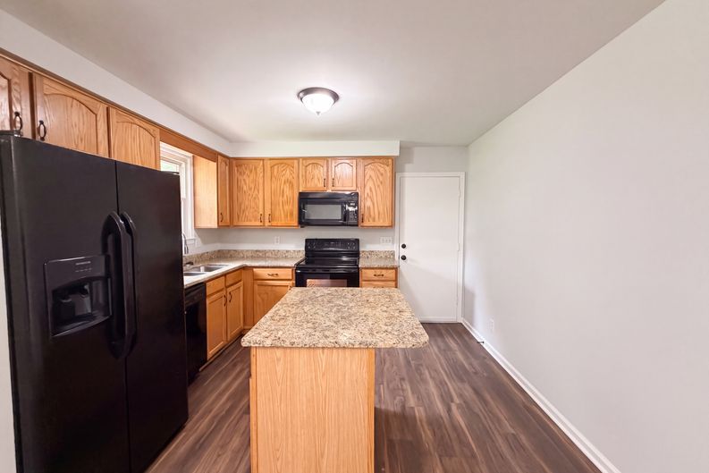 Photo 6 of 18 of 330 Harold Dr, Clarksville, TN