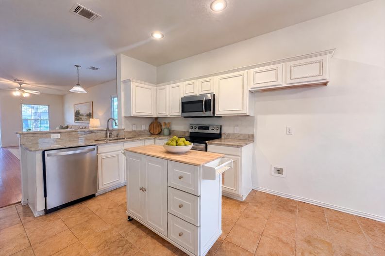 Photo 7 of 17 of 10061 Cedar Lake Dr, Providence Village, TX
