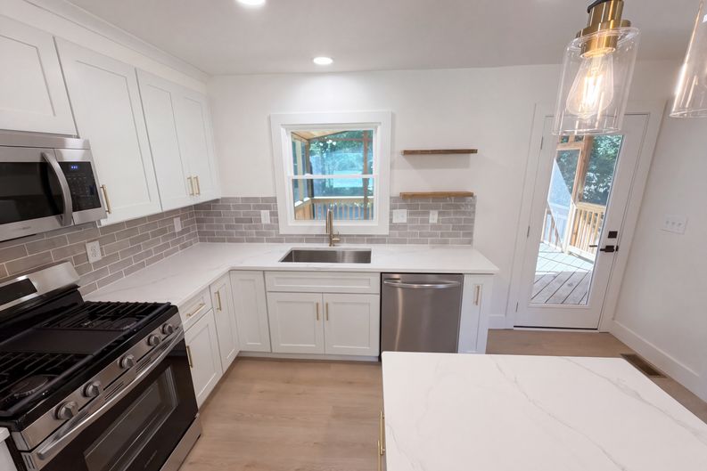 Photo 11 of 23 of 4200 Abbeydale Dr, Charlotte, NC