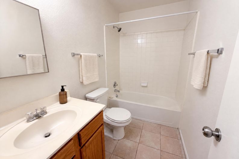 Photo 15 of 21 of 305 Edgewood Cv, Leander, TX