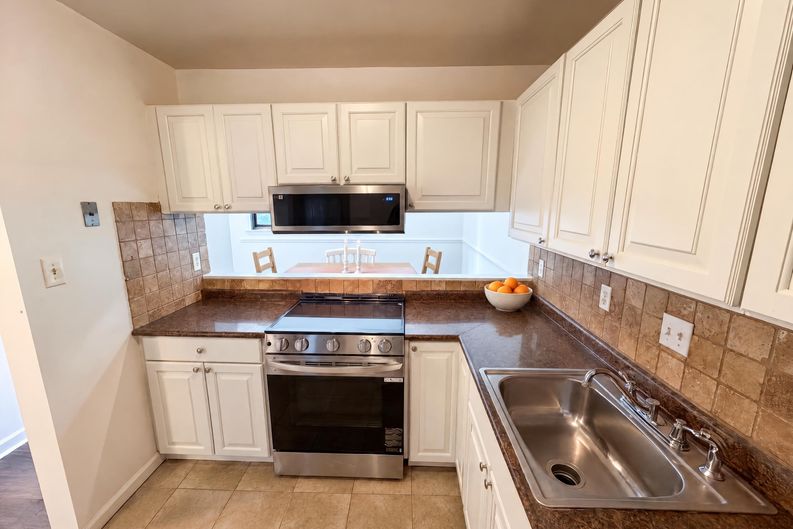 Photo 10 of 20 of 1625 Merry Oaks Rd, Charlotte, NC