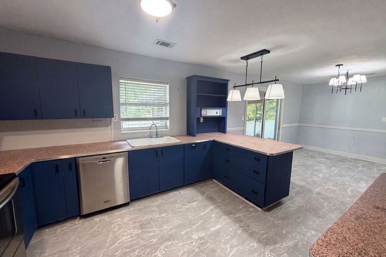 Photo 6 of 21 of 820 E Wisconsin Ave, Deland, FL