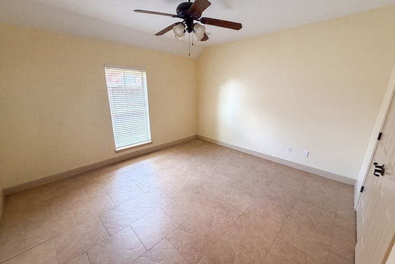 Photo 12 of 24 of 7945 Laurelwood St, Beaumont, TX