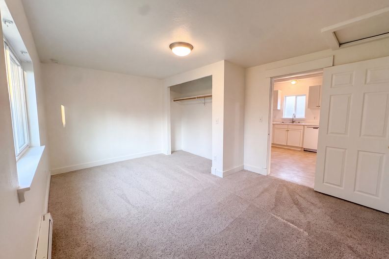 Photo 4 of 17 of 7507 Lower Ridge Rd, Everett, WA