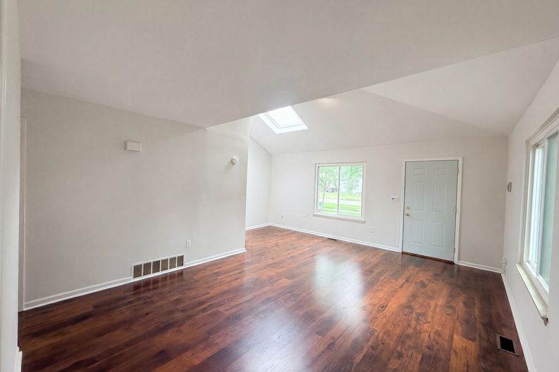 Photo 14 of 19 of 33522 Fernwood St, Westland, MI