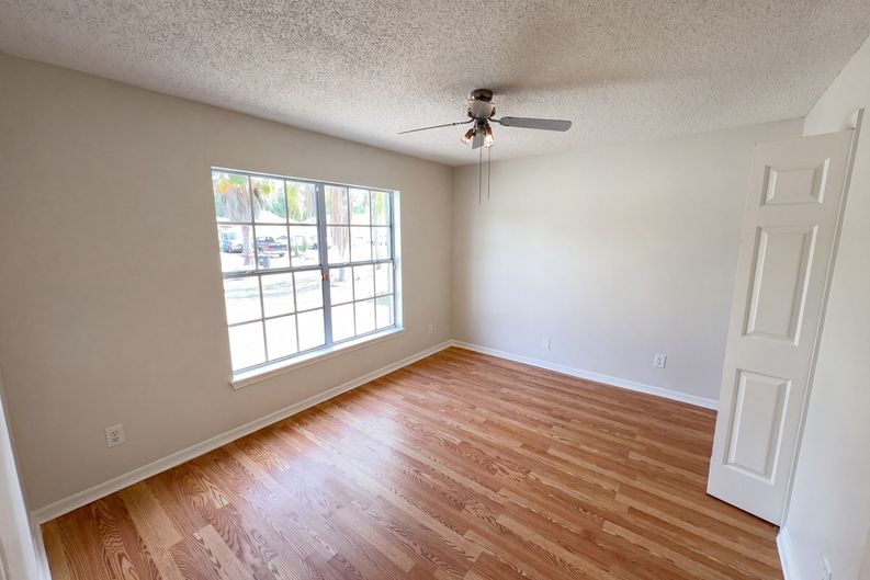 Photo 14 of 21 of 9814 Dean Cove Ln, Orlando, FL