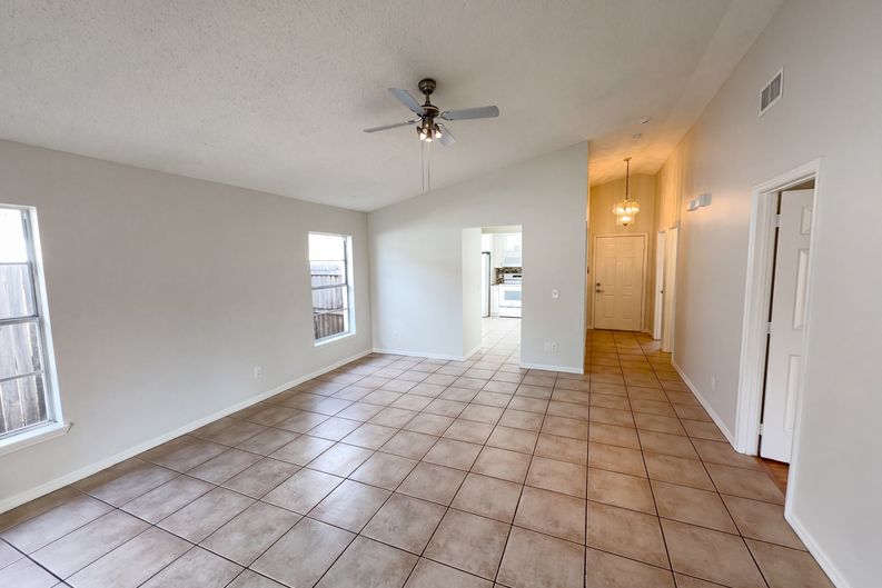 Photo 12 of 21 of 9814 Dean Cove Ln, Orlando, FL