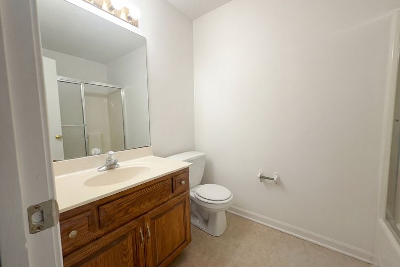Photo 6 of 27 of 14110 Lora St, Smithville, MO