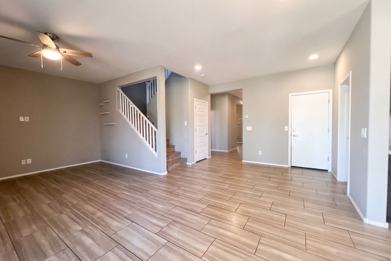 Photo 3 of 27 of 11422 W Foxfire Dr, Surprise, AZ