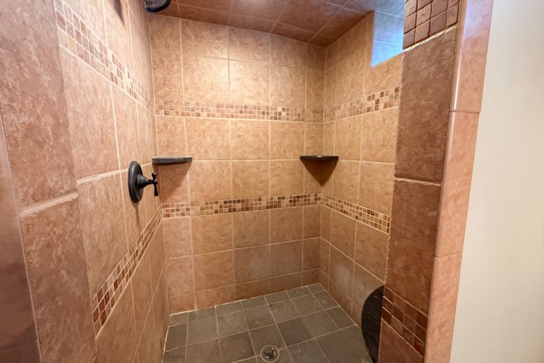Photo 22 of 28 of 11301 Riveredge Dr, Parma, OH