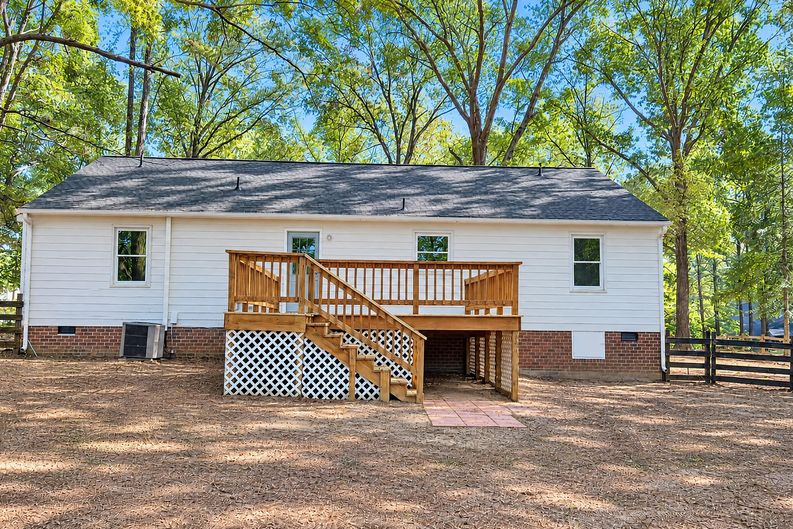 Photo 5 of 16 of 207 La Mae Cir, Aylett, VA