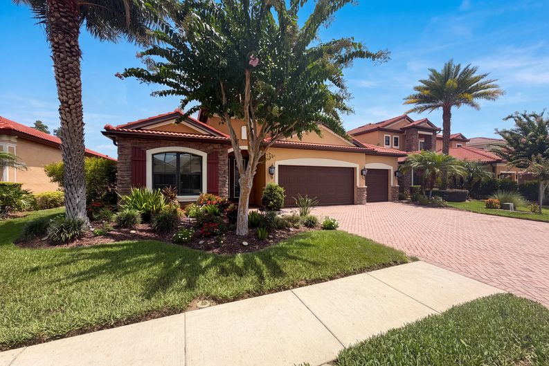 Photo 36 of 44 of 2575 Grand Lakeside Dr, Palm Harbor, FL