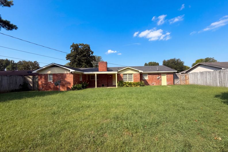 Photo 5 of 26 of 1210 Arbor Ave SW, Decatur, AL