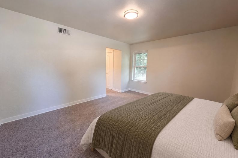 Photo 13 of 20 of 3969 Lost Creek Dr, Dallas, TX