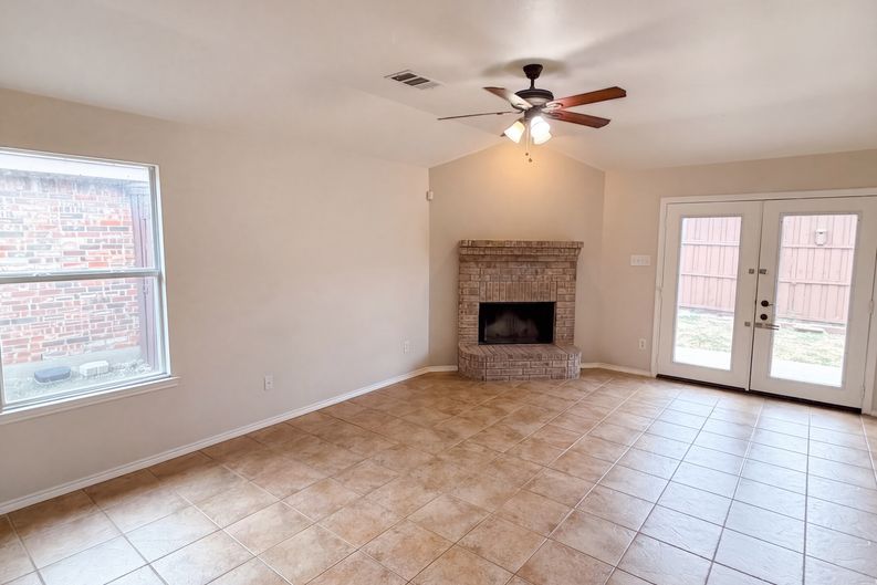 Photo 6 of 14 of 14609 Little Anne Dr, Little Elm, TX