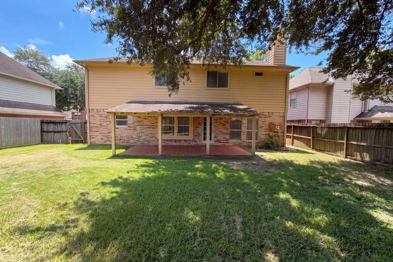 Photo 5 of 28 of 4215 River Ranch Dr, Pasadena, TX