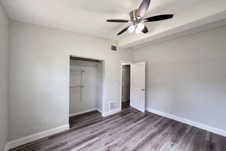 Photo 12 of 21 of 1502 Daroca Dr, Deltona, FL