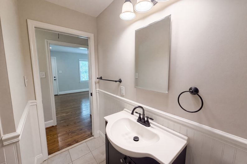 Photo 11 of 17 of 1712 N Roxboro St, Durham, NC