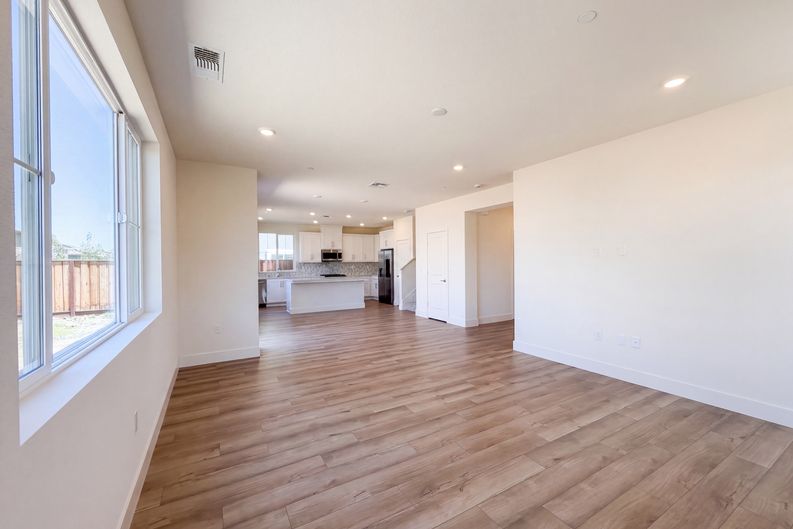 Photo 10 of 49 of 5699 Kusnick Ave, Tracy, CA