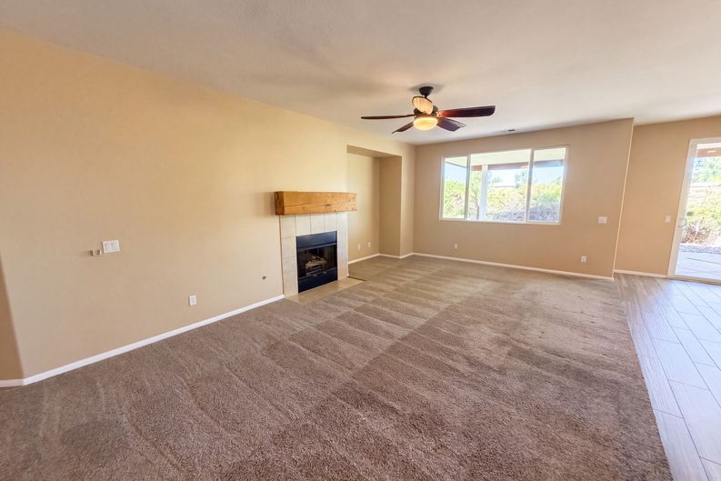 Photo 3 of 24 of 3136 Hibiscus Pt, Hemet, CA