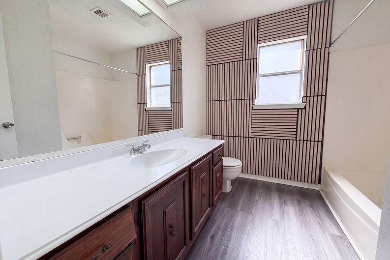 Photo 13 of 21 of 6910 Vialinda Dr, Houston, TX