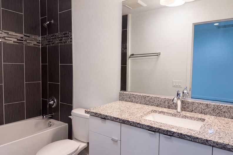Photo 14 of 22 of 2840 S Shade Ave, Sarasota, FL