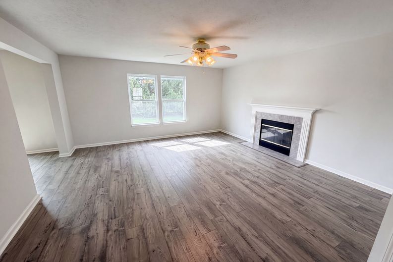 Photo 3 of 31 of 7910 Arvada Pl, Indianapolis, IN
